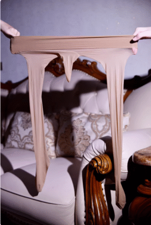 Deep-rise seamless ultra-sheer transparent pantyhose